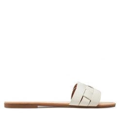 Klapki ONLY Shoes. Białe klapki ONLY SHOES, bez wzorów, bez obcasa. Za 149.99 zł.