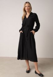 Czarna Sukienka Koszulowa z Wiskozą z Wiązanym Paskiem Lustilla. Czarne sukienki Born2be, na co dzień, l, bez wzorów, z wiskozy, eleganckie, bez kołnierzyka, bez ramiączek, koszulowe. Za 119.99 zł.
