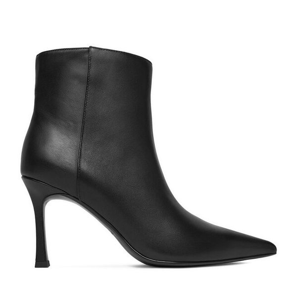 Botki Eva Minge. Czarne botki Eva Minge, bez wzorów, bez obcasa, na szpilce, bez zapięcia. Za 349.99 zł.