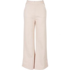 Spodnie z rozcięciem dla kobiet Urban Classics Heavy Terry Garment Dye GT. Czerwone spodnie materiałowe Urban Classics, na co dzień, bez wzorów, długie. Za 267.50 zł.