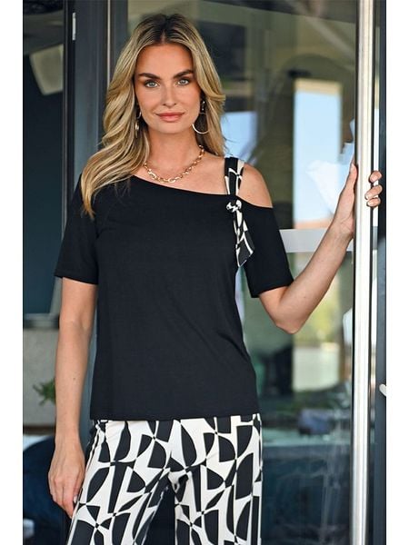 Bleu d'Azur Koszulka "Iwo" w kolorze czarnym rozmiar: 52. Czarne bluzki Bleu d'Azur, w ażurowe wzory, klasyczne, bez kołnierzyka, bez ramiączek. Za 114.44 zł.