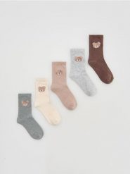 Długie skarpetki 5 pack - złamana biel. Skarpety Reserved, bez wzorów. Za 49.99 zł.