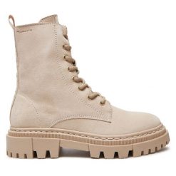 Botki Tamaris. Brązowe botki Tamaris, bez wzorów, bez obcasa, na płaskiej podeszwie, bez zapięcia. Za 349.99 zł.