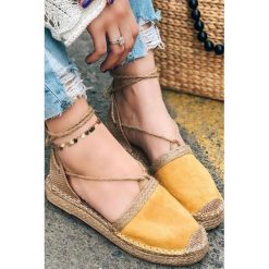 Espadryle KORINA YELLOW. Żółte espadryle Espadryle KORINA YELLOW, bez wzorów, bez obcasa, bez zapięcia. W wyprzedaży za 79.00 zł.