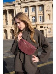 Maison héritage PARIS Skórzana saszetka "Kimi" w kolorze bordowym - 24 x 12 x 5 cm rozmiar: onesize. Czerwone torby na ramię Maison héritage PARIS, bez wzorów, z materiału, sportowe, przez ramię, bez dodatków. Za 195.99 zł.