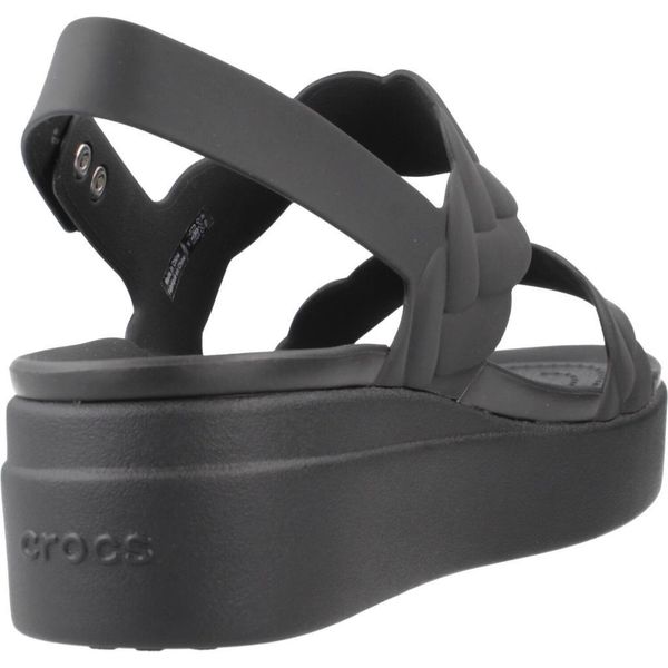 Sandały CROCS BROOKLYN WOVEN UPPER LW Czarny. Czarne sandały Crocs, bez wzorów, z materiału, bez obcasa, bez zapięcia. Za 289.99 zł.