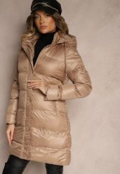 Ciemnobeżowa Długa Kurtka z Kapturem Kieszeniami i Dwustronnym Suwakiem Zdobiona Pikowaniem Sanaviel. Kurtki narciarskie Renee, l, z aplikacjami, z jeansu, z kapturem, narciarskie. Za 99.99 zł.