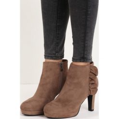 Khaki Botki Expressivity. Brązowe botki Born2be, bez wzorów, bez obcasa, na obcasie, bez zapięcia. Za 69.99 zł.