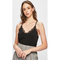Only - Top. Czerwone topy Only, l, bez wzorów, z dzianiny, bez kołnierzyka, bez ramiączek. W wyprzedaży za 29.90 zł.