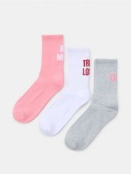 Prążkowane skarpetki z motywem walentynkowym 3 pack - biały. Białe skarpety Sinsay, bez wzorów, prążkowane. Za 15.99 zł.