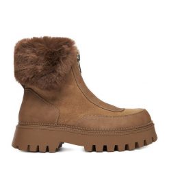 Botki DeeZee. Brązowe botki DeeZee, bez wzorów, bez obcasa, na płaskiej podeszwie, bez zapięcia. Za 219.99 zł.
