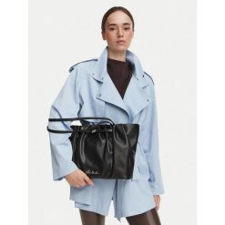 Torebka Steve Madden. Czarne torebki klasyczne Steve Madden, bez wzorów, bez dodatków. Za 559.99 zł.