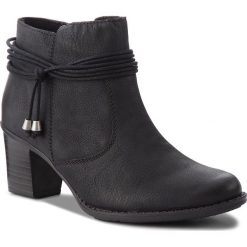 Botki RIEKER - L7669-00 Schwarz. Czarne botki Rieker, z aplikacjami, z futra, bez obcasa, na obcasie, bez zapięcia. W wyprzedaży za 199.00 zł.