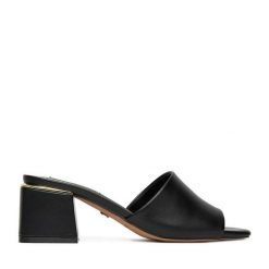 Klapki Nine West. Czarne klapki Nine West, bez wzorów, bez obcasa. Za 199.99 zł.