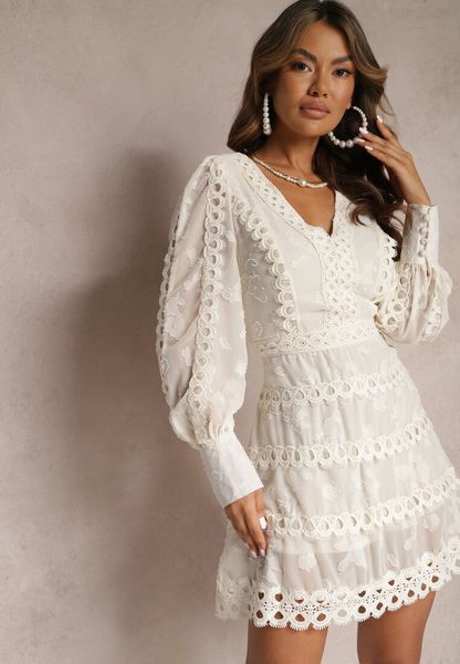 Jasnobeżowa Haftowana Sukienka Mini z Guzikami i Ażurowymi Wstawkami Albastra. Brązowe sukienki Renee, l, w ażurowe wzory, boho, bez kołnierzyka, bez ramiączek, mini. Za 229.99 zł.