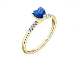 Pierścionek z żółtego złota z diamentami i szafirem syntetycznym - serce - próba 375. Żółte pierścionki Apart, z diamentem, złote. Za 1,490.00 zł.