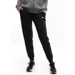 Spodnie sportowe damskie Nike Wmns Fleece Pants. Białe obuwie sportowe Nike, z dresówki, bez zapięcia, na fitness i siłownię. Za 199.99 zł.