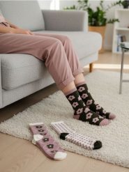 Długie skarpety 3 pack - wielobarwny. Skarpety Sinsay, bez wzorów. Za 12.99 zł.