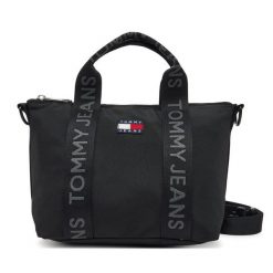 Torebka Tommy Jeans. Czarne torebki klasyczne Tommy Jeans, bez wzorów, z jeansu, bez dodatków. Za 199.99 zł.