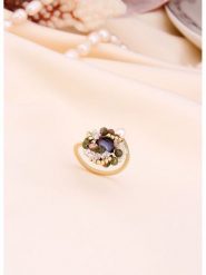 L'Atelier de Gaia Pozłacany pierścionek z perłą i cyrkoniami rozmiar: onesize. Różowe pierścionki L'Atelier de Gaia, z cyrkonią, pozłacane. Za 95.69 zł.