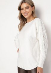 Biały Sweter z Wiskozą Ozdobiony Cyrkoniami na Rękawach Reninna. Białe swetry Born2be, m, z aplikacjami, z jeansu, bez ramiączek. Za 89.99 zł.
