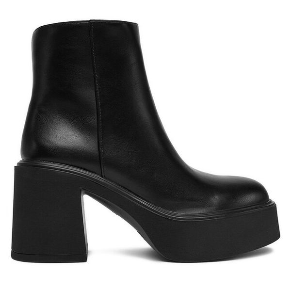 Botki DeeZee. Czarne botki DeeZee, bez wzorów, bez obcasa, na słupku, bez zapięcia. Za 179.99 zł.