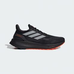 Buty Pureboost 5 Running. Brązowe obuwie sportowe Adidas, z materiału, bez zapięcia, do biegania. Za 548.75 zł.