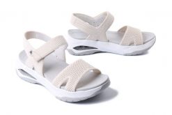 RIEKER W3152-60 beige, sandały damskie. Brązowe sandały Rieker, bez wzorów, z materiału, bez obcasa, na płaskiej podeszwie, bez zapięcia. Za 359.90 zł.