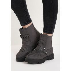 Szare Botki Catchy. Szare botki Born2be, bez wzorów, z gumy, bez obcasa, na płaskiej podeszwie, bez zapięcia. Za 69.99 zł.