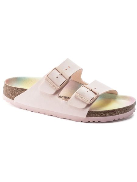 Birkenstock Klapki "Arizona" w kolorze jasnoróżowym rozmiar: 37. Różowe klapki Birkenstock, bez wzorów, z otwartym noskiem, bez obcasa. Za 290.57 zł.