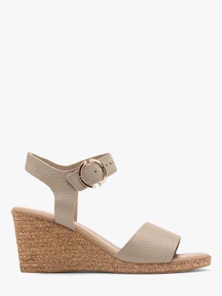 Beżowe sandały na koturnie. Brązowe sandały Ryłko, bez wzorów, ze skóry, bez obcasa, na koturnie, bez zapięcia. W wyprzedaży za 299.99 zł.