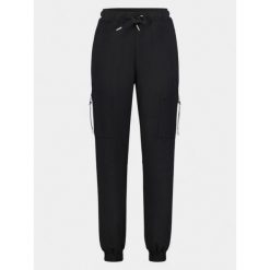 Joggery damskie Luhta Anjala. Czarne spodnie dresowe Luhta, xs, bez wzorów, z dresówki. Za 399.00 zł.