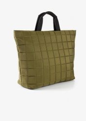 Torba typu shopper z pikowanego materiału. Zielone shopper bonprix, bez wzorów, pikowane, bez dodatków. Za 117.99 zł.