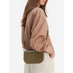 Torebka GINO ROSSI. Brązowe torebki klasyczne Gino Rossi, bez wzorów, bez dodatków. Za 179.99 zł.