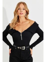 Cool and sexy Koszulka w kolorze czarnym rozmiar: S. Czarne bluzki Cool and sexy, s, bez wzorów, bez kołnierzyka, bez ramiączek. Za 65.95 zł.