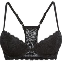 Biustonosz usztywniany z zapięciem z przodu i tyłem typu bokserka. Czarne biustonosze bonprix, bez wzorów, z koronki. Za 47.99 zł.
