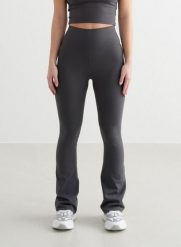 Damskie legginsy rozszerzane wysoki stan squat proof dla niskich Sense szare. Szare legginsy AIM'N, xs, bez wzorów, z elastanu, z podwyższonym stanem, krótkie. Za 339.00 zł.