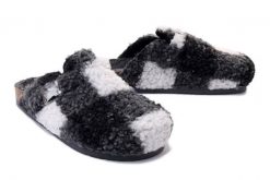 DR. BRINKMANN 320056-09 anthrazit, klapki profilaktyczne damskie. Szare klapki Dr. Brinkmann, bez wzorów, bez obcasa. Za 249.90 zł.