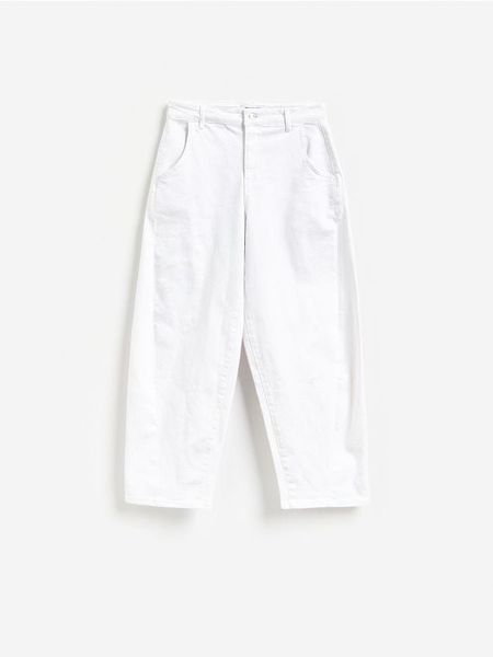 Jeansy barrel leg z przeszyciami - biały. Białe jeansy Reserved, bez wzorów. Za 139.99 zł.