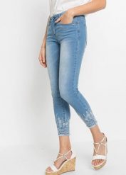 Jeansy o kroju skinny, mid waist, cropped. Niebieskie jeansy bonprix, bez wzorów. Za 169.99 zł.