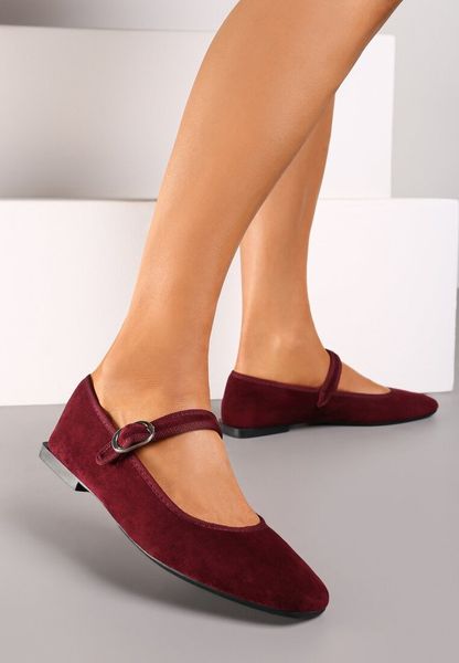 Bordowe Balerinki w Stylu Mary Jane z Kwadratowym Noskiem i Klamerką Nairelle. Czerwone baleriny Born2be, bez wzorów, z jeansu, bez obcasa. Za 59.99 zł.