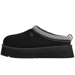 Kapcie Ugg Australian W Tazz Ii Damskie. Czarne obuwie domowe UGG, bez wzorów, z materiału, bez zapięcia. Za 505.70 zł.