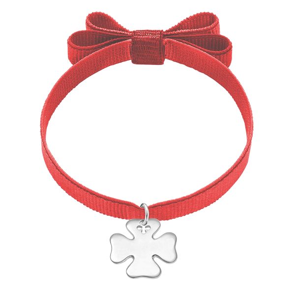 Bransoletka z posrebrzaną koniczyną na czerwonej wstążce z podwójną kokardką. Czerwone bransoletki Lilou, posrebrzane. Za 178.00 zł.