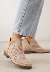 Jasnobeżowe Płaskie Botki Vices z Wycięciem Felilia. Brązowe botki Born2be, bez wzorów, z jeansu, bez obcasa, na płaskiej podeszwie, bez zapięcia. Za 119.99 zł.