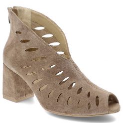 Beżowe Botki Exquisite Skórzane Buty Damskie. Brązowe botki EXQUISITE, bez wzorów, bez obcasa, bez zapięcia. Za 299.00 zł.