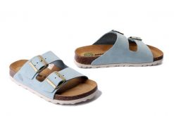 DR. BRINKMANN 700696-55 hellblau, klapki damskie. Niebieskie klapki Dr. Brinkmann, bez wzorów, ze skóry, bez obcasa. Za 284.90 zł.