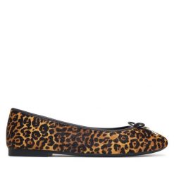 Baleriny Tommy Hilfiger. Brązowe baleriny TOMMY HILFIGER, bez wzorów, bez obcasa. Za 449.99 zł.