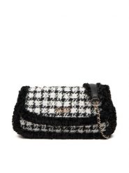Guess Torebka Cristi HWQT81 39210 Czarny. Czarne torebki klasyczne Guess, z aplikacjami, z materiału, bez dodatków. Za 539.99 zł.