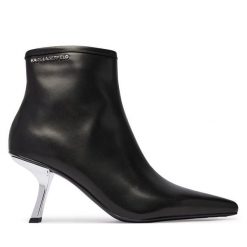 Botki KARL LAGERFELD. Czarne botki KARL LAGERFELD, bez wzorów, bez obcasa, na słupku, bez zapięcia. Za 1,059.00 zł.