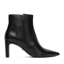 Botki Gino Rossi. Czarne botki Gino Rossi, bez wzorów, bez obcasa, bez zapięcia. Za 459.99 zł.